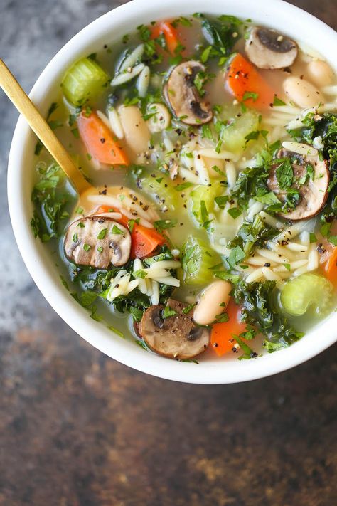 11 Healthier Alternatives to Your Favorite Winter Comfort Food – SheKnows Detox Chicken Soup, Clean Eating Soup Recipes, Low Carb Low Calorie, Soup Cleanse, Clean Eating Soup, Salad Kale, Cold Soup, Detox Soup, Diet Vegetarian