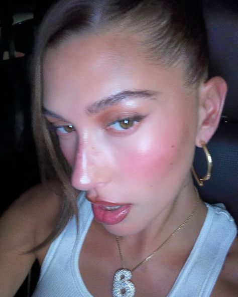 Hailey Rhode Baldwin Bieber (@haileybieber) • Fotos y videos de Instagram Hayley Bieber, Hailey Rhode Baldwin, Hailey Rhode, Expensive Makeup, Love Lips, Hailey Baldwin, Beauty Icons, Hailey Bieber, Gigi Hadid