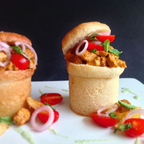 Chicken Bunny Chow Recipe, Bunny Chow South African Kota, Bunny Chow Recipe South Africa, Breakfast Canapes, South African Snacks, South African Bunny Chow, Bunny Chow Recipe, Chicken And Potato Curry, Bunny Chow