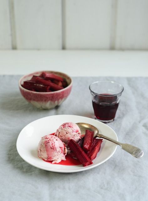 Rhubarb Ice Cream with Roast Rhubarb Rhubarb Ice Cream, Roasted Rhubarb, Frozen Yoghurt, Rhubarb Recipes, Artisan Food, Shaved Ice, Plated Desserts, Food Magazine, No Bake Treats