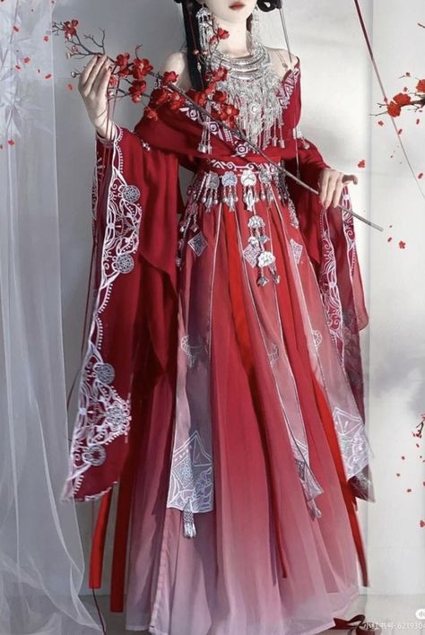 Beautiful Dress Sketches, Fantasy Kimono Design, Chinese Hanfu Dress, Chinese Fancy Dress, Kibutsuji Muzan, Traditional Asian Dress, Ancient Dress, Gowns Dresses Elegant, Old Fashion Dresses