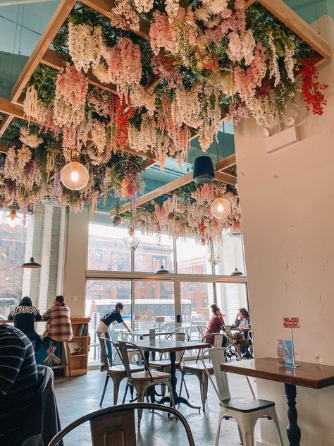 Flower Ceiling Design, Wallpaper Bathroom Ceiling, Patio Ceiling Ideas, Uptown Cheapskate, Farmers Market Wedding, Mirror Decor Living Room, Home Flower Decor, Flower Ceiling, Spa Room Decor