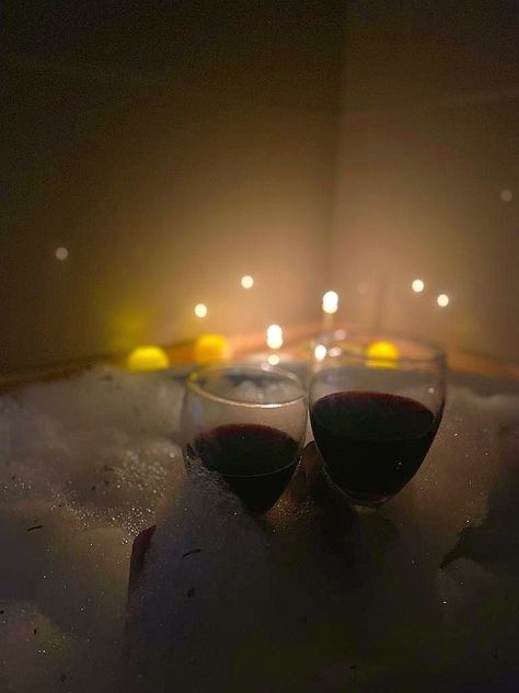 Jacuzzi Date, Jacuzzi Romantic, Jacuzzi Couple Aesthetic, Wine Bathtub Aesthetic, Winter Jacuzzi Photo, Dates, Pins, Quick Saves