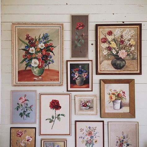 10 Awesome Gallery Walls We Found On Instagram #refinery29  http://www.refinery29.com/gallery-wall#slide10  All wallflowers present and accounted for. Oil Painting Gallery, Photo Wall Gallery, Gallery Wall Inspiration, Casa Vintage, Gallery Walls, Wall Gallery, Inspiration Wall, Eclectic Home, Interior Wall