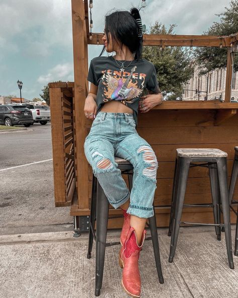 Country Grunge Outfits, Western Outfit Aesthetic, Outfit Amazon Finds, Flare Outfit, Chic Outfits Edgy, Aesthetic Amazon, Western Outfit, Nashville Outfits, Rodeo Outfits