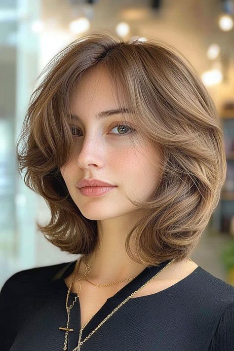 35 Youthful Short Haircuts : Soft Bob Pixie with Bangs Pixie With Bangs, Soft Bob, Short Textured Haircuts, Hairstyles For Seniors, Bob Pixie, Trendy Bob Hairstyles, Brunette Bob, Light Blonde Highlights, Textured Haircut