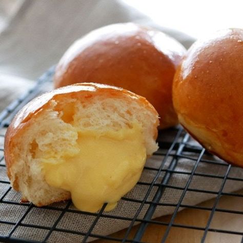 Chinese Bread, Cream Pan, Custard Bread, Oil Cookies, Custard Buns, Cream Bun, Sweet Bread Rolls, Cream Bread, Recipe Bread