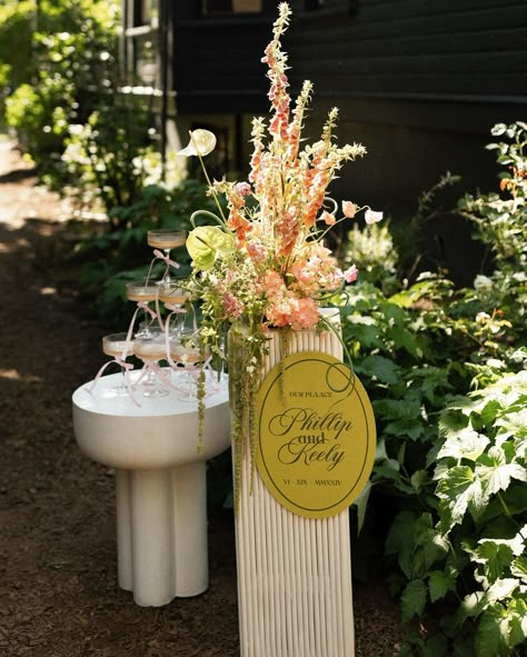 details I’m super obsessed with 🍸🎞️💫 Planning + Lead | @leahwarnerphoto Stationery + Signage | @frsk.designstudio Location | @ourplaace Private Chef | @thetablepdx Pavlova | @valleyflour Florals | @brierandivy Models | @thetuslers.photo Hair + Makeup | @artistrybymai Dress | @aandbe_portland Veil | @augustveils Rentals | @greatjonesnw Wine | @suzor_wines Content Creation | @sincerelycaptured.co Wedding Welcome Sign Ideas, Welcome Sign Ideas, Mid Century Modern Wedding, Young Wedding, Photo Hair, Portland Oregon Wedding, March Wedding, Malay Wedding, Hydrangea Bouquet