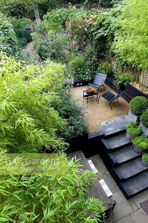 An overview of a long, narrow, split level contemporary garden Split Level Patio, Multi Level Garden, Split Level Garden Ideas, Split Level Garden, Terrace Garden Design, Narrow Garden, Sunken Garden, Easy Landscaping, Sloped Garden