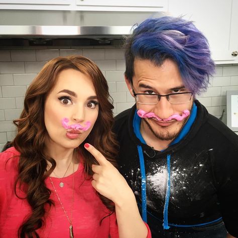 Markiplier (Mark Fischbach) and Rosanna Pansino did a collab! Rosana Pansino, Rosanna Pansino Nerdy Nummies, Nerdy Nummies, Rosanna Pansino, Famous Youtubers, Jack And Mark, Tyler Oakley, Phil Lester, Pewdiepie