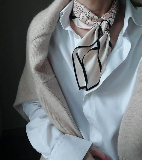 Silk Scarf Outfit, Ways To Wear A Scarf, How To Wear A Scarf, Scarf Outfit, Business Casual Outfits, Scarf Styles, Silk Scarf, White Shirt, Classy Outfits