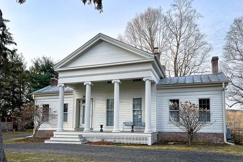 Greek Revival Home Exterior, Southern Home Exterior, Greek Revival House Plans, Cool Mansions, Old Southern Homes, Greek Revival Architecture, Greek Revival Home, Southern Mansions, Small Bungalow