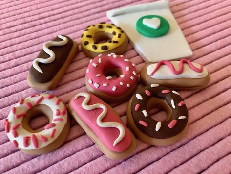 Cincin Diy, Easy Polymer Clay, Hanging Craft Ideas, Clay Crafts For Kids, Creative Juice, Clay Magnets, Kids Clay, Desain Buklet, Hanging Craft