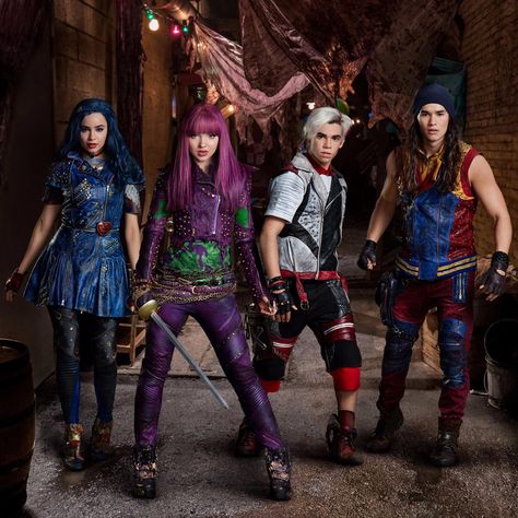 Love this movie Descendants Birthday Party, Descendants 2015, Disney Descendants 2, Descendants Wicked World, Descendants Mal, Evie Descendants, Mal Descendants, Descendants Movie, Disney Descendants Movie