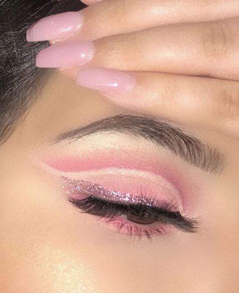 Barbie Themed Eye Makeup, Light Pink Eyeshadow Looks With Glitter, Sweet 16 Essentials, Light Pink Makeup Ideas, Pink Quince Makeup Looks Full Face, Light Pink Quince Makeup, Light Pink Outfit Ideas, Light Pink Eyeshadow Looks, Pink Cut Crease Eyeshadow