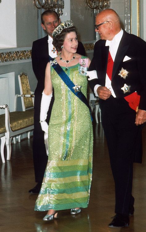 Queen Elizabeth II’s Crowns, Tiaras & Other Jewels and Priceless Heirlooms | Vanity Fair Queen Elizabeth Ii Crown, Queen Elizabeth Photos, State Banquet, Royal Women, Gala Gown, Rainha Elizabeth Ii, Hm The Queen, Elisabeth Ii, British Royal Families