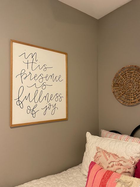 Decor Over Bed, Jesus Decor, Farm Room, Dorm Room Wall Decor, Dream Dorm, Dorm Sweet Dorm, College House, College Dorm Room Decor, College Apartment Decor