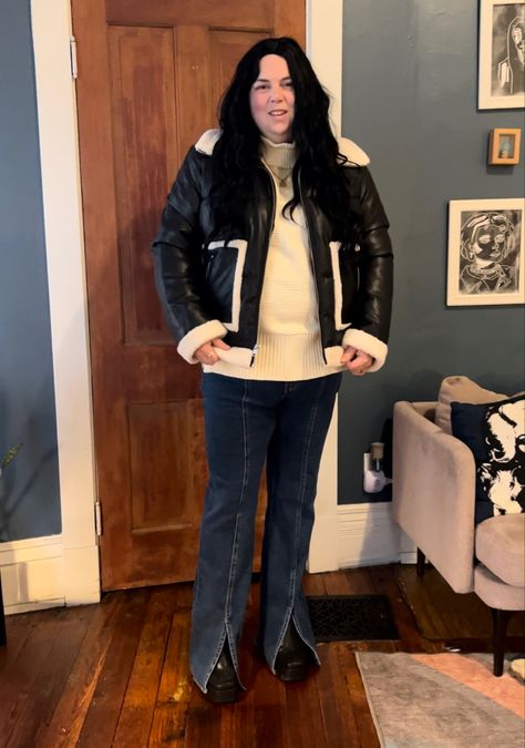 IG @annagetsdressed Loving this midsize/ plus size winter outfit featuring split hem jeans fron nadewell and a sherpa lined jackeh by Levi’s. Plus Leather Jacket Outfit, Plus Size Winter Outfit, Split Hem Jeans, Leather Jacket Outfit, Plus Size Winter Outfits, Plus Size Winter, Leather Jacket Outfits, Hem Jeans, Sherpa Lined