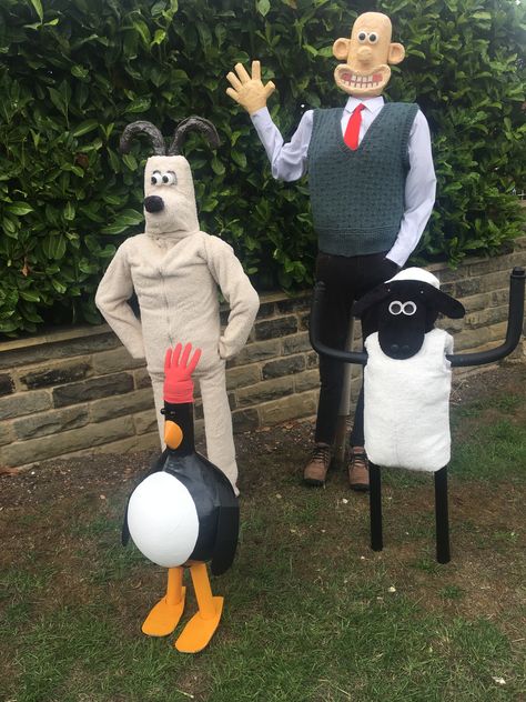 Wallace And Gromit Costume, British Icons, Scarecrow Ideas, Wallace And Gromit, Book Week, Hallows Eve, Scarecrow, Costume Ideas, Penguins