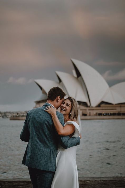 Groom and bride dancing in front of Sydney Opera house during sunset. Candid shot of bride laughing, being happy. Wedding Couple Photoshoot, Opera House Wedding, Luxury Limousine, City Wedding Photos, City Wedding Photography, Pre Wedding Shoot Ideas, Pre Wedding Photoshoot Outdoor, Pre Wedding Poses, Park Hyatt