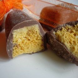 Fairy Food Candy, Angel Food Candy, Honeycomb Toffee, Microwave Sponge, Sponge Toffee, Candy Boards, Sponge Candy, Angel Candy, Honeycomb Recipe