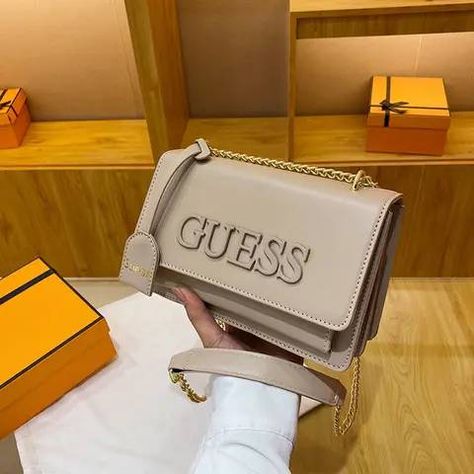 Guess Models, Bag Guess, Guess Shoulder Bag, Guess Handbags, Guess Bags, Trending Handbag, Trend Fashion, Chain Bag, Shoulder Tote Bag