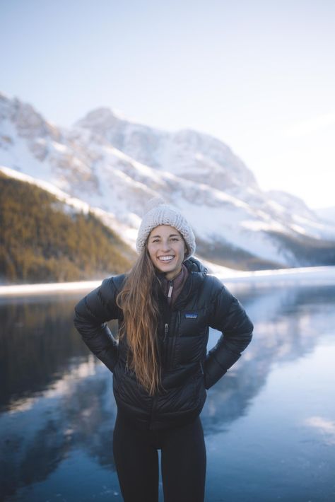 Growing up in the Canadian Rockies where temperatures often reach as low as -50°C (-58°F - but at temperatures that low… cold is just  cold ) and stick well below freezing for a good portion year - learning how to layer properly and keep warm in even the harshest of conditions was pivotal for surviv Cold Hiking Outfit Women, Hiking Winter Outfit, Cold Hiking Outfit, Alaska Outfits, Wander Outfit, Trekking Outfit Women, Cold Weather Hiking, Trekking Outfit, Cute Hiking Outfit