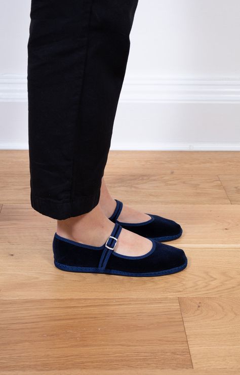 Shoe Wishlist, Navy Velvet, Womens Fashion Inspiration, Leather Ballet Flats, Pretty Shoes, Mary Jane Shoes, Minimal Fashion, Sock Shoes, Wedding Shoes