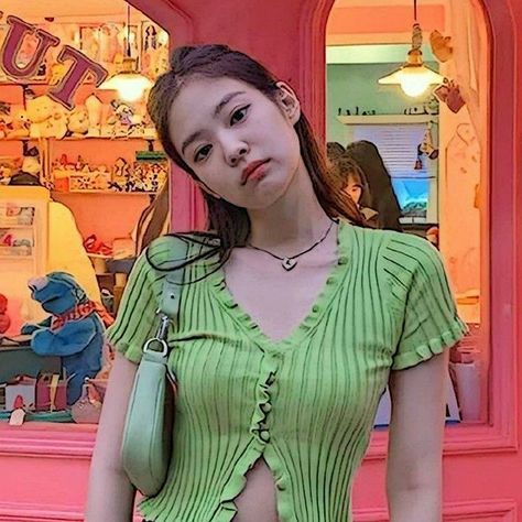 Green Aesthetic Tumblr, Kim Book, Jennie Kim Blackpink, Bollywood Girls, Black Pink Dance Practice, Jennie Lisa, Jennie Kim, Girls Dp, Blackpink Fashion