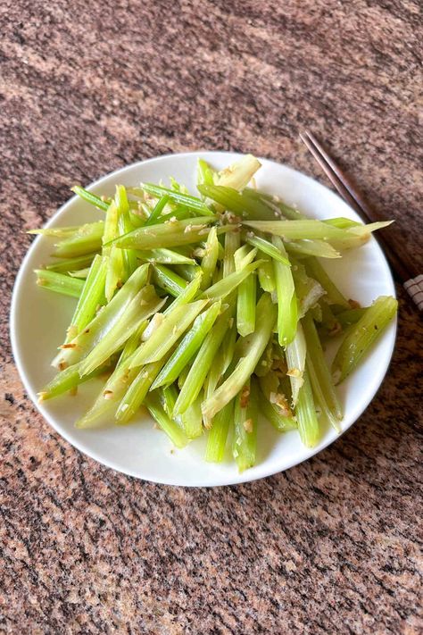 A quick and easy stir fry of Chinese Celery (Leaf Celery) with garlic and fish sauce. Flavorful and fresh. 3 ingredients and 15 minutes. Chinese Steamed Fish, Stir Fry Beans, Celery Recipes, Fried Beans, Salmon Roe, Quick Stir Fry, Easy Stir Fry, Chinese Cabbage, Rice Bowls