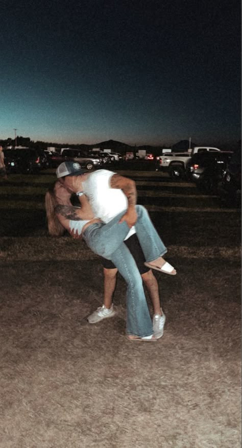 Couple Ideas Pictures Aesthetic, Cute Couple Picture To Recreate, Dancing Relationship Goals, Cute Poses For Couples Kissing, Kissing Poses For Pictures, Asethetic Couples Photos, Dancing With Him Aesthetic, Romantic Dip Pose, Dip Kissing Pictures