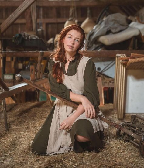 Looking straight out of some book about a late summer romance with the village farmers daughter🤙 #barn #farm #farmlife #sheep #autmnvibes #autumnportrait #autumn #fall #redhair #gingerhair #gingersgottaginge #maine #autumncolors #warmaesthetic #moodygrams #vintagefashion #storytellingphotography #slowliving #folkandstory #seasonaltales #aesthetic #searchwandercollect #countrysidelife #vintagegram #darkcottagecore #autumnaesthetic Farmer Woman, Wall Photoshoot, Female Farmer, Storytelling Photography, Summer Romance, Dark Cottagecore, Farm Girl, Autumn Aesthetic, Ginger Hair