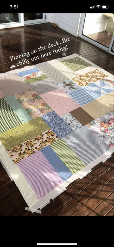 Patchwork Quilts Aesthetic, Quilted Blanket Diy, Cottagecore Quilt Pattern, How To Make A Quilt, Quilt Ideas For Beginners, Old Quilts Repurposed Ideas, Basic Quilt Patterns, Quilt Aesthetic, Simple Quilt Pattern