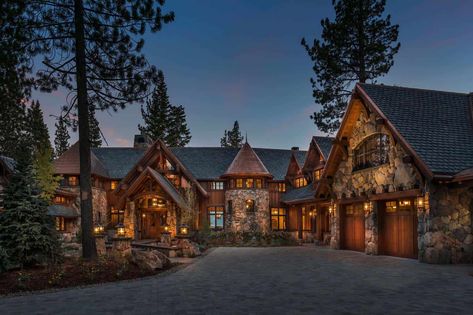 Stunning lodge style home with old world luxury overlooking Lake Tahoe Lodge Style Home, Traditional Style Homes, Lake Lodge, Rustic Home Design, Mountain Modern, Wood House, Lodge Style, Cozy Farmhouse, Mountain Homes