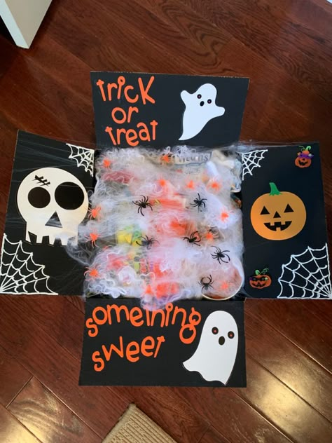 Halloween Box For College Student, Halloween Deployment Care Package, Halloween College Care Package Ideas, Deployment Box Ideas, Boo Boxes Halloween, Halloween Gift Baskets For Boyfriend, Spooky Baskets For Him, Halloween Care Package College, Boo Basket Ideas For Boyfriend