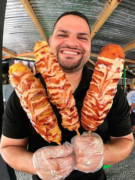 los Pinchos 🍢🍢🍢 ARROPAOOS 😍🇵🇷 ❤️ de Alcapurria.. Bacalaito y Mofongo.. Pura Ricura Boricua !! | los Pinchos 🍢🍢🍢 ARROPAOOS 😍🇵🇷 ❤️ de Alcapurria.. Bacalaito y Mofongo.. Pura Ricura Boricua !! | By Puerto Rico desde el Aire Puerto Rican Mofongo, Boricua Recipes, Spanish Food, Food Truck, Hot Dogs, Puerto Rico, Healthy Eating, Make It Yourself