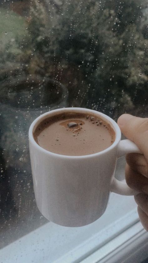 Rain And Coffee, Tea Wallpaper, Rainy Day Aesthetic, Coffee Shot, Instagram Feed Ideas Posts, Coffee Pictures, Coffee Heart, Coffee Photography