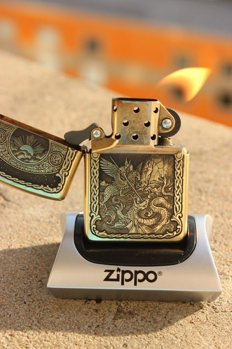 Zippo Lighter Tricks, Zippo Art, Custom Zippo, Zippo Collection, Engraved Lighter, Lighter Collection, Cooler Style, Cool Lighters, Lighter Case