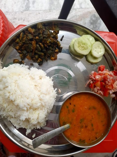 Daal Chawal Pic, Bhojan Thali, Daal Chawal, Love Wallpaper For Mobile, Night Cravings, Late Night Cravings, Foodie Pics, Joker Hd Wallpaper, Indian Foods