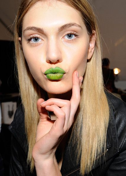 Green Lipstick (top five 2011 trends)! Makeup Runway, Neon Lipstick, Green Lipstick, Green Lips, Love Lips, Bold Makeup, Bold Lips, Kiss Makeup, Pretty Makeup