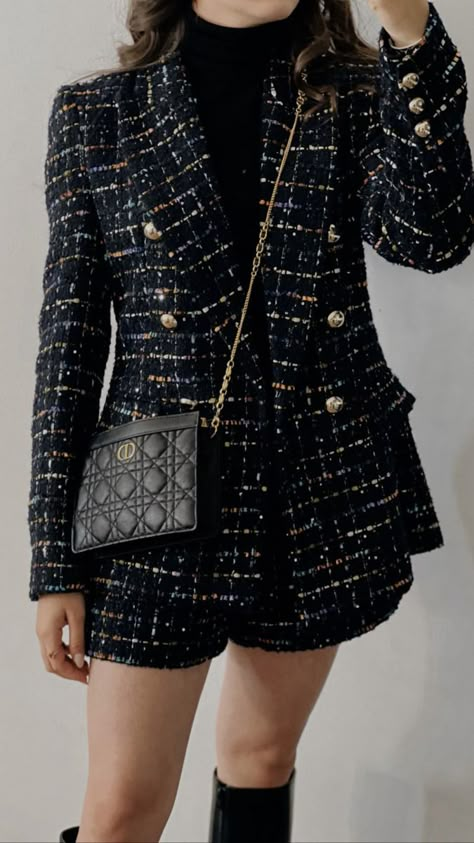 Terno Coordinates Outfit, Tweed Blazer Outfit Women Classy, Tweed Coordinates Outfit, Chanel Coat Outfit, Tweed Dress Outfit Classy, Tweed Blazer Outfit Women, Chanel Tweed Coat, Tweed Jacket Outfit, Chanel Blazer