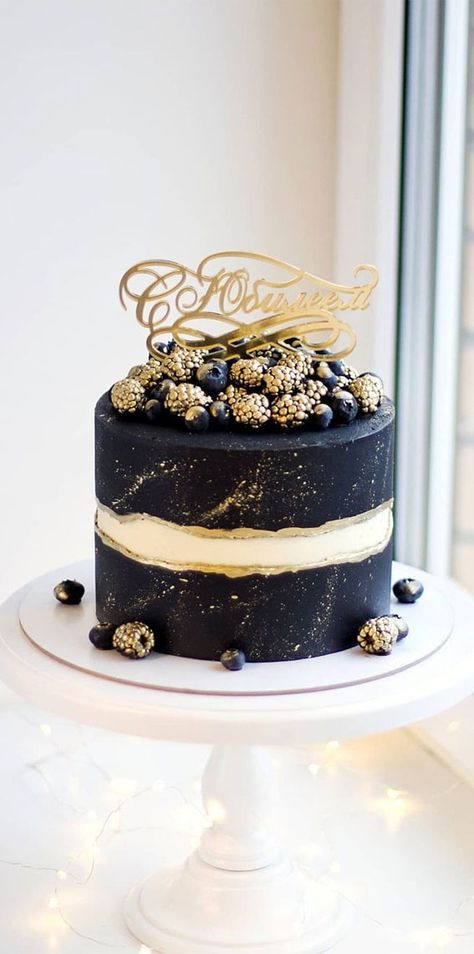 two tone birthday cake, black birthday cake, black and gold birthday cake 1 Kg Cake Designs, Pretty Cake Ideas, Cake Decorating Hacks, Black And Gold Birthday Cake, Girls First Birthday Cake, 50th Birthday Cake Toppers, Birthday Cake For Husband, 80 Birthday Cake, Sweet 16 Birthday Cake