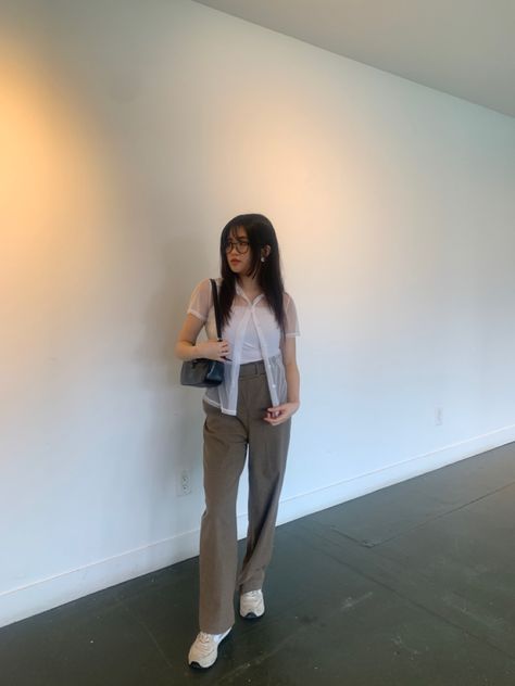 new balance 574, white too, trousers, business casual, black small purse New Balance 574 Outfit, New Balance 574 White, Neutral Ootd, Trousers Business Casual, Black Small Purse, Business Casual Black, New Balance 574, Casual Black, Small Purse