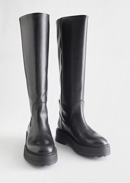 Rain Boot Outfit, Valentino Boots, Knee High Boots Flat, Lug Boots, Black High Boots, Lug Sole Boots, High Leather Boots, Black Knee High Boots, Black Boots Tall