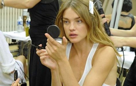 frackowiak (@frayedhemlines) / X A Real Angel, Ruslana Korshunova, Models Backstage, Off Duty Outfits, Model Lifestyle, 90s Models, Natalia Vodianova, Vogue Beauty, Model Aesthetic