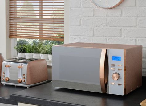 The range rose gold microwave that's sent Instagram into a frenzy Rose Gold Kitchen Accessories, Gold Microwave, Gold Kitchen Accessories, Rose Gold Kitchen, Desain Pantry, White Wash Brick, Gold Kitchen, Interior Modern, Cool Kitchen Gadgets