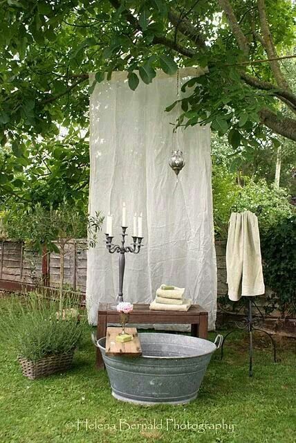 ... Outdoor Bathtub, Deco Champetre, Outdoor Tub, Outdoor Baths, Outdoor Bath, Shabby Chic Bathroom, Outdoor Bathrooms, Shabby Chic Homes, Outdoor Shower