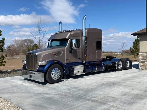 Custom 579 Peterbilt, Truck Update, Peterbilt 567, Custom Peterbilt, Trucks For Sell, Custom Big Rig, Tractor Trailer Truck, Future Trucks, Old Lorries