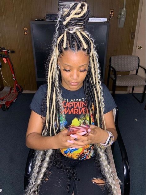 Two Tone Locs, Braids Ideas For Black Women, Braids Ideas, Faux Locs Hairstyles, Cute Braided Hairstyles, Girls Hairstyles Braids, Hair Laid, Hairstyles For Black Women, African Braids Hairstyles