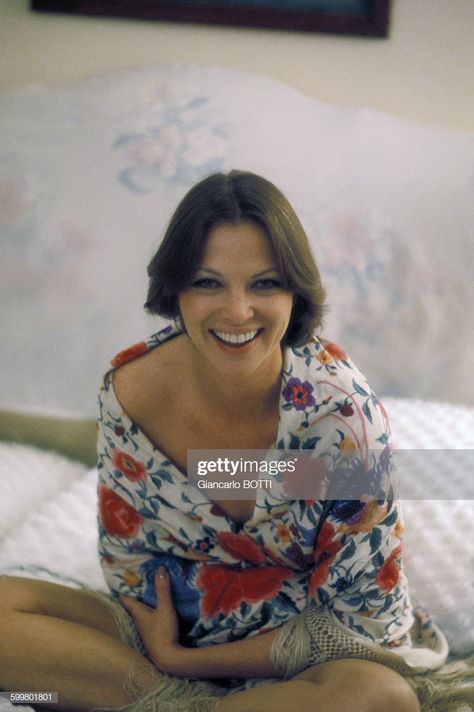 News Photo : Portrait de l'actrice Louise Fletcher, circa... Louise Fletcher, Beautiful Smile Women, Getty Images, High Resolution, Hollywood, Resolution, Actresses, France, Women's Top